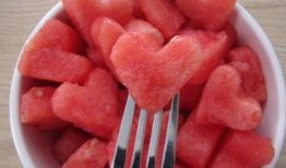 過量吃瓜容易腹痛腹瀉嗎,揭秘夏日消暑食品的潛在風險